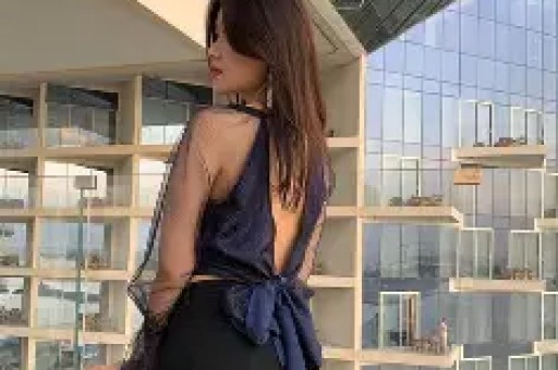 陪玩陪睡算啥？继人体盛宴、舔手指后艺人再曝阴暗面 秦岚被牵