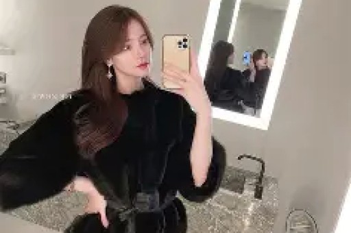 央视表态后给冯小刚走面的韩红底裤都被扒没了